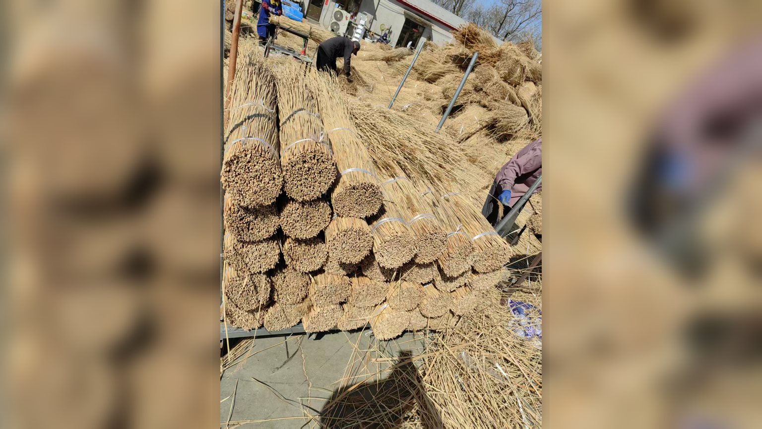 Thatched roof ridge detail and renewal
